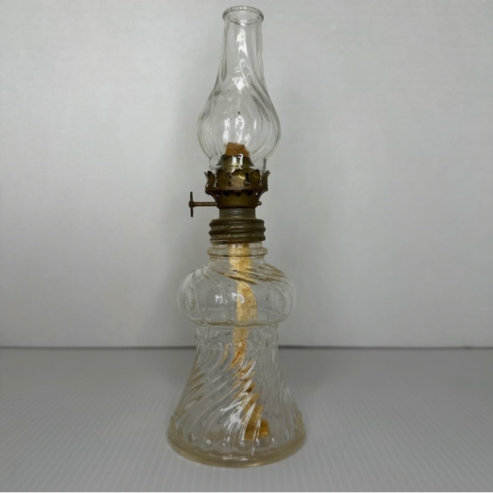 ANTIQUE MINIATURE OIL / KEROSENE LAMP SMITH 1 FIG 119 PG 78 SWIRL PATTERN c1920